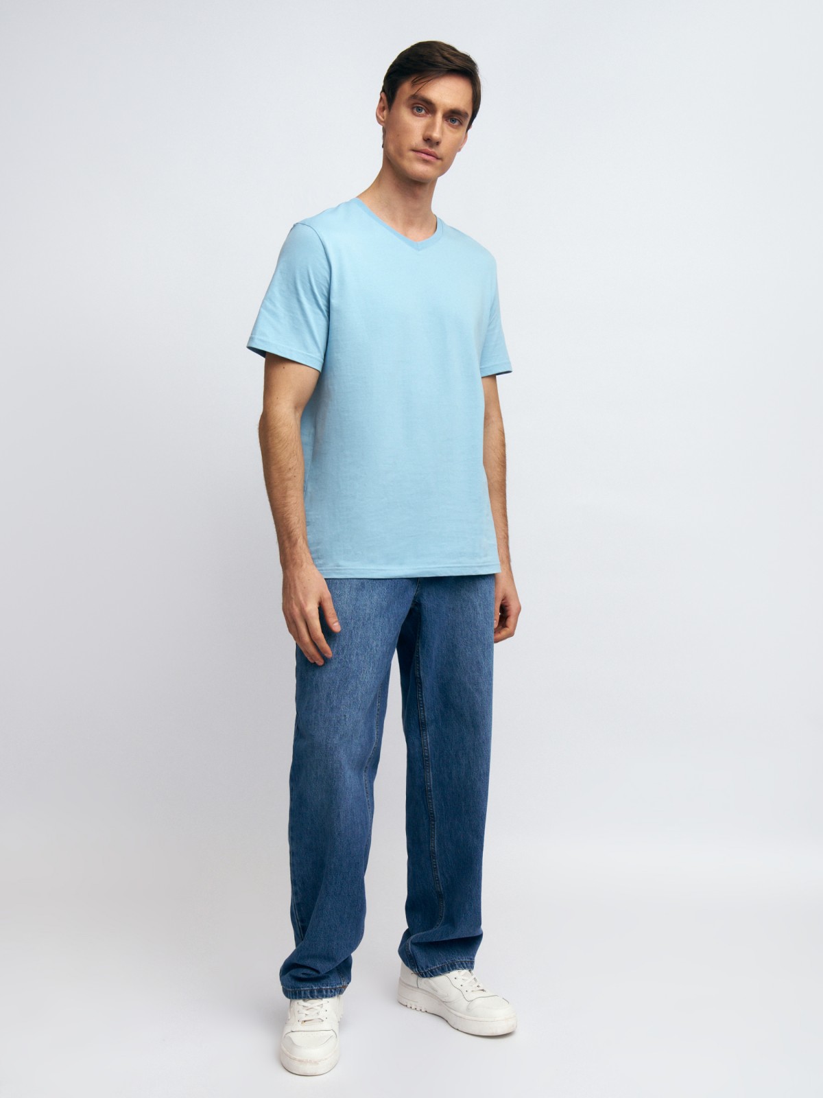 Футболка из хлопка с треугольным вырезом