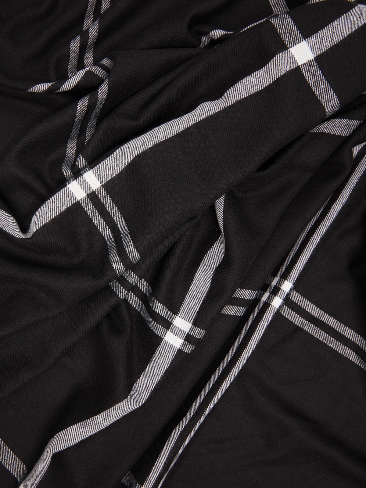 Тканевый клетчатый шарф с короткой бахромой zolla 024119159045, цвет черный, размер No_size - фото 2