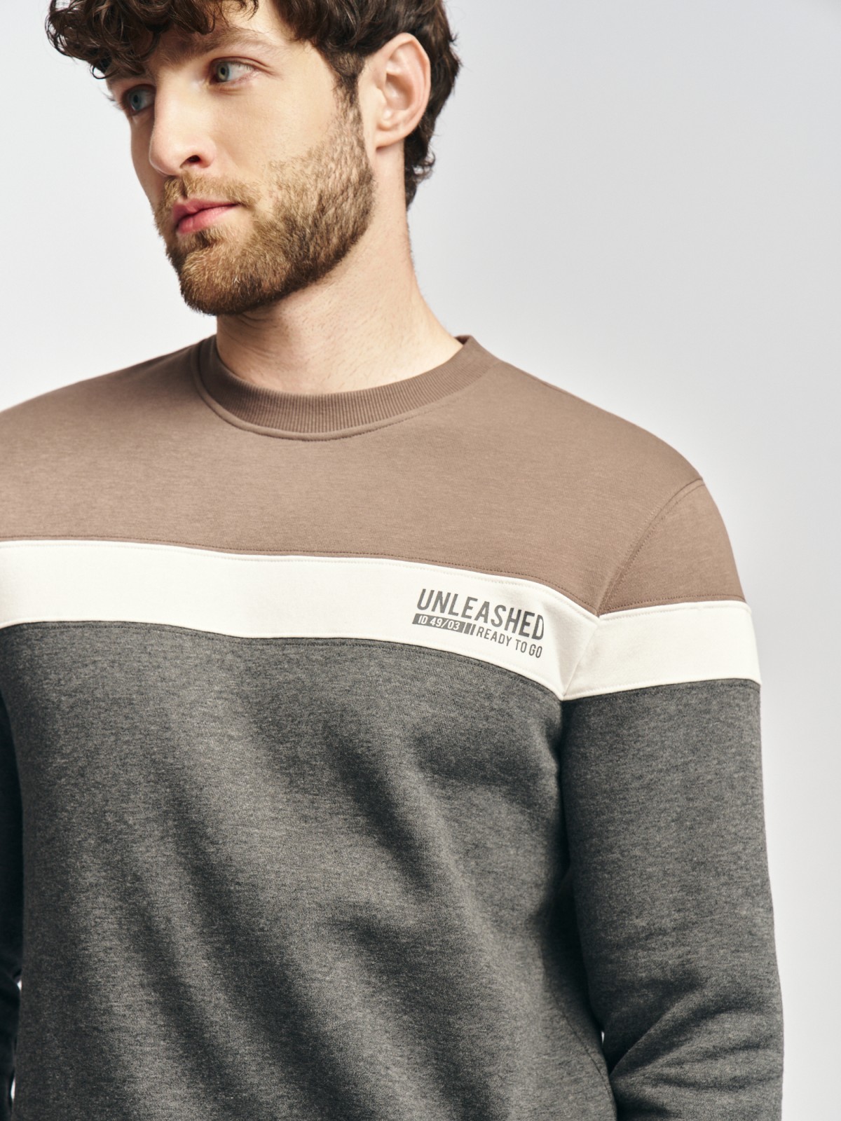 Утеплённый свитшот прямого кроя с начёсом