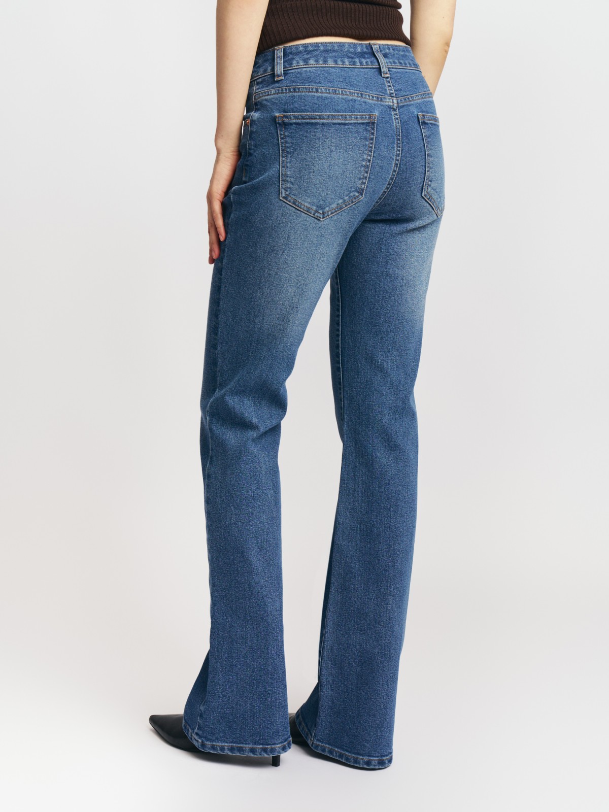Джинсы силуэта Bootcut со средней посадкой Джинсы силуэта Bootcut со средней посадкой