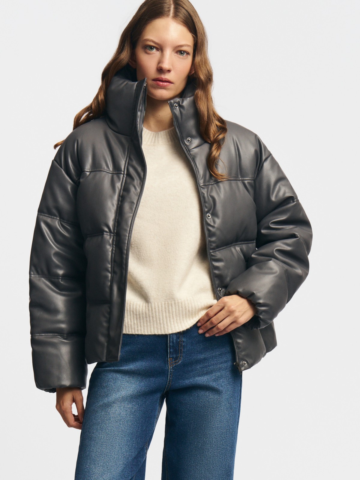 Тёплая стёганая куртка из экокожи с воротником