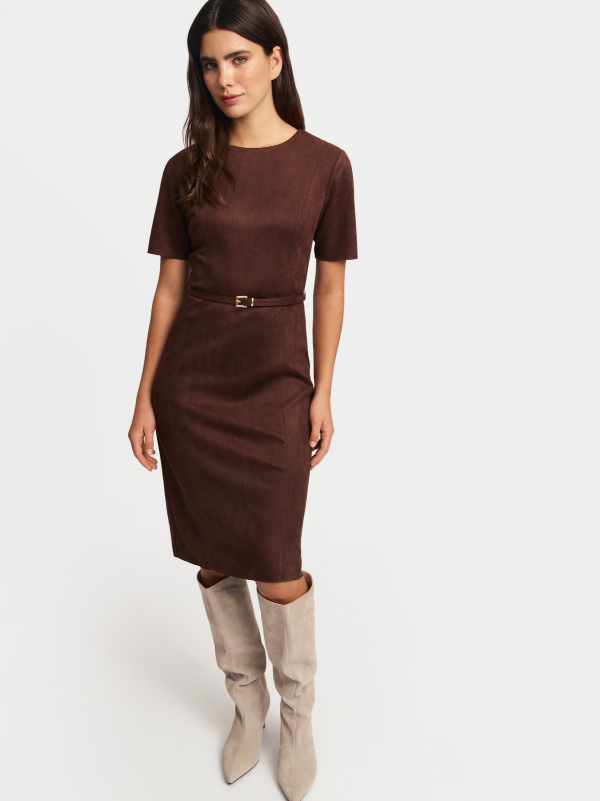 Платье из экозамши с коротким рукавом