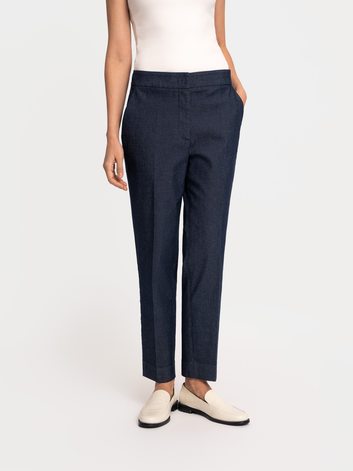 Офисные брюки силуэта Slim на резинке