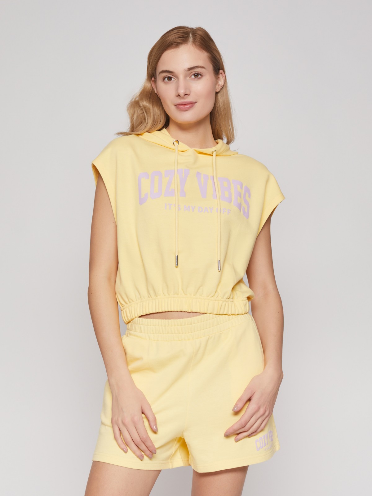 Футболка с капюшоном без рукавов