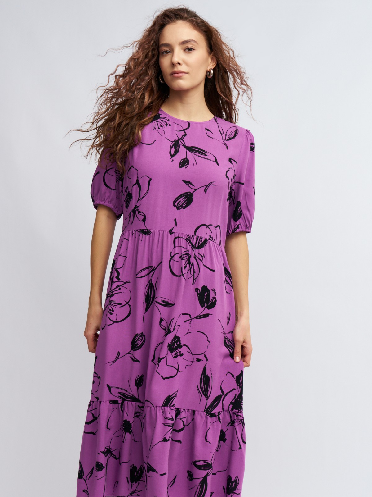 Ярусное платье миди с цветочным принтом