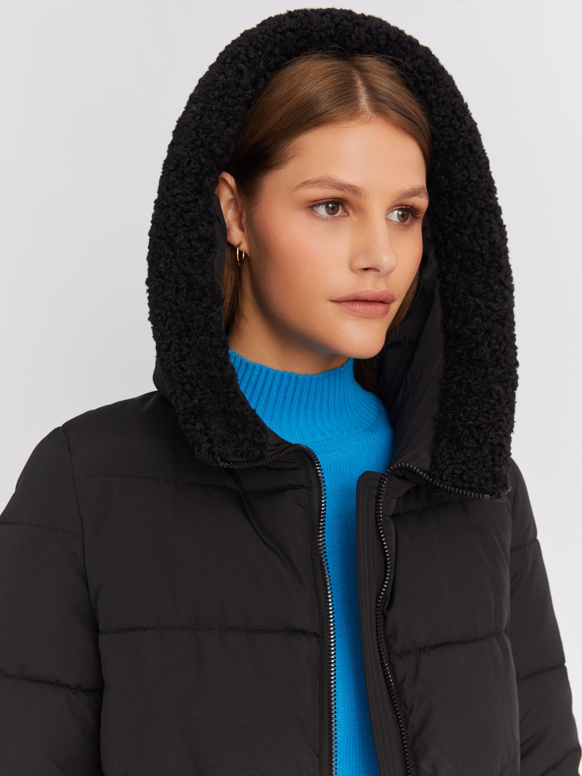 Тёплая куртка-пальто с капюшоном и отделкой из экомеха