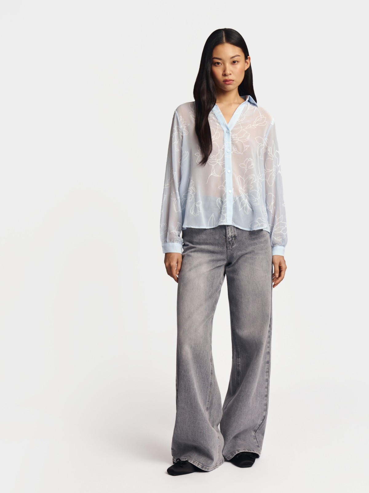 Шифоновая рубашка с вырезом на груди