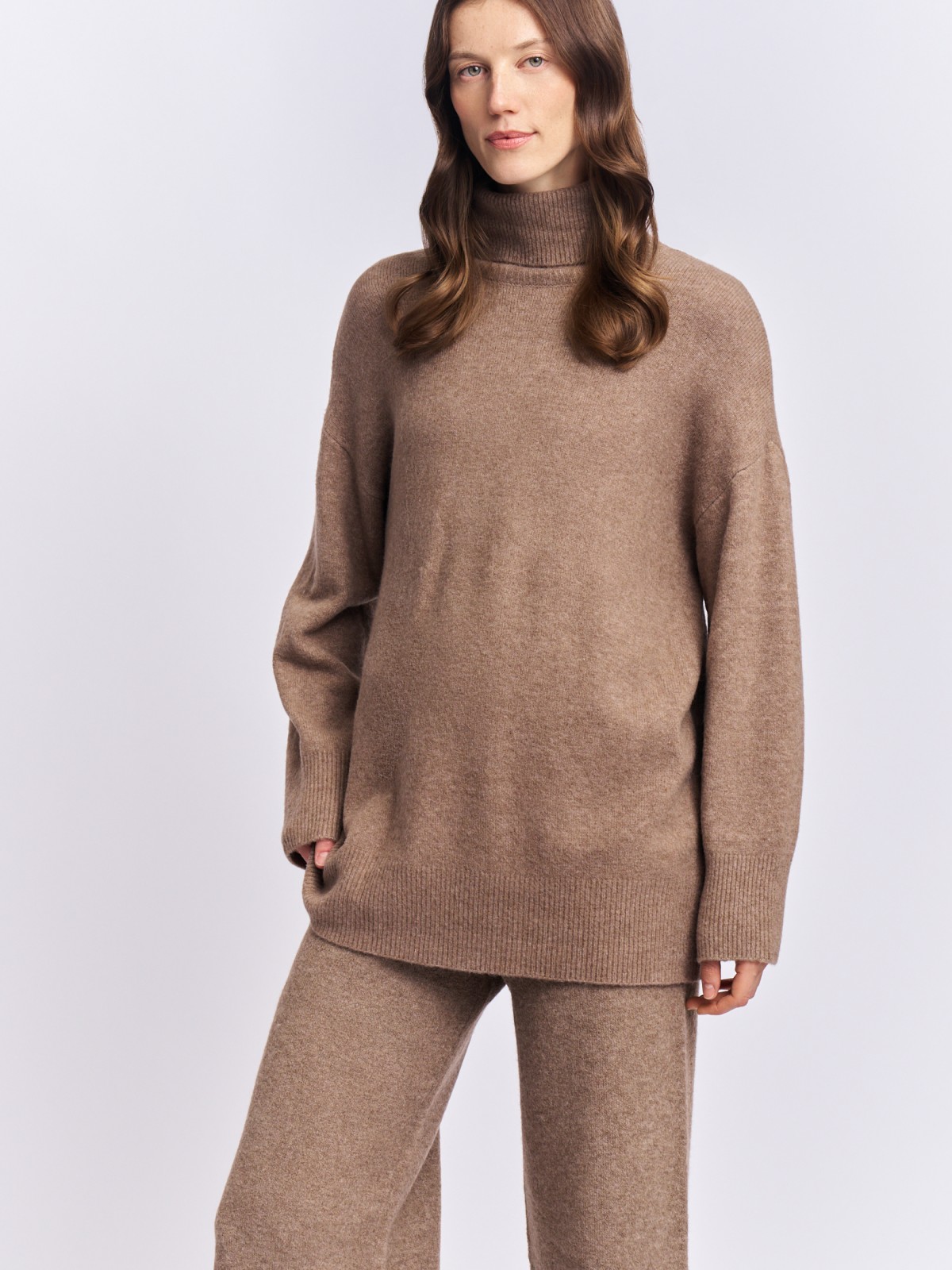 Длинный вязаный свитер с шерстью