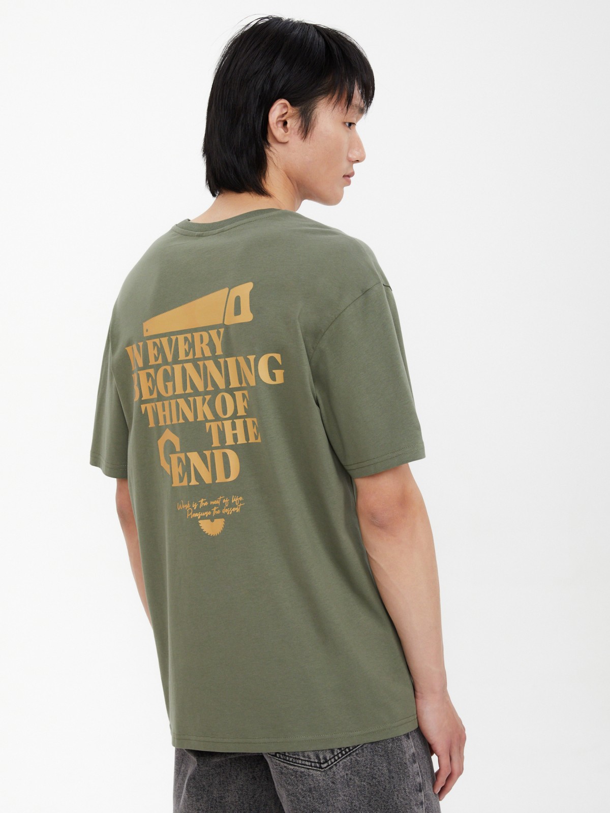 Футболка из хлопка с принтом-надписью на спине