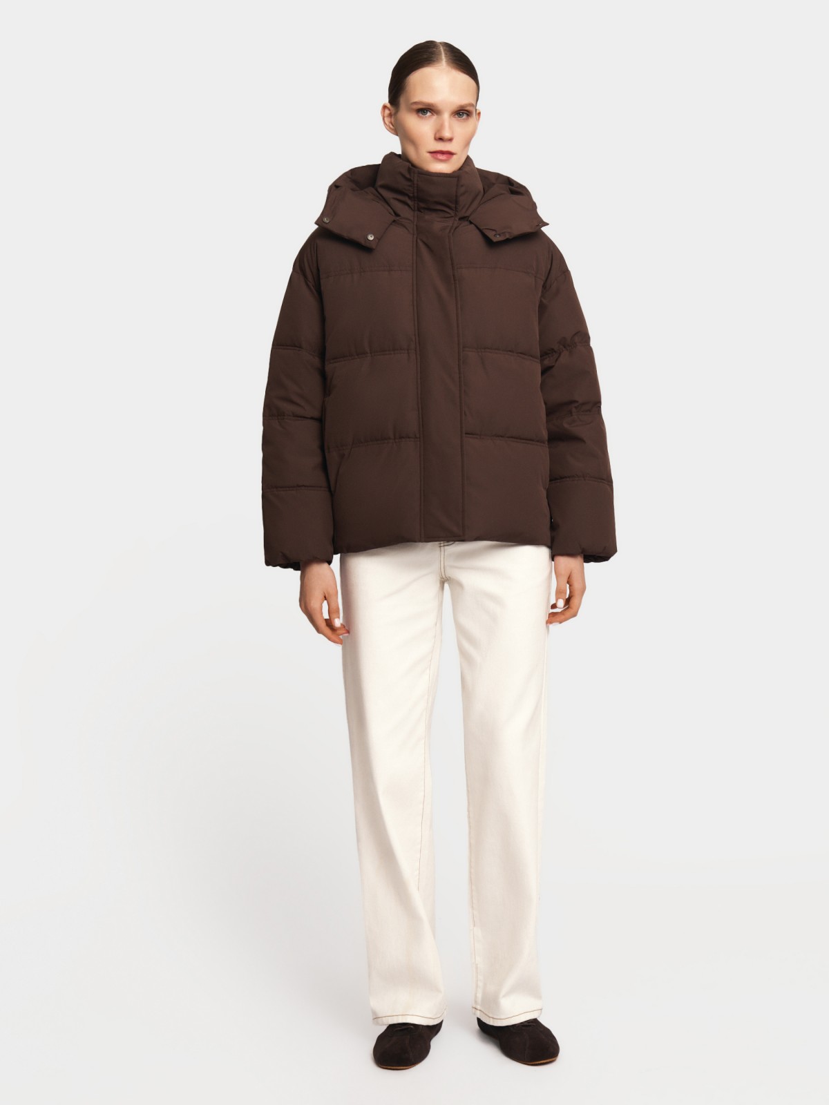 Тёплая укороченная куртка оверсайз с капюшоном