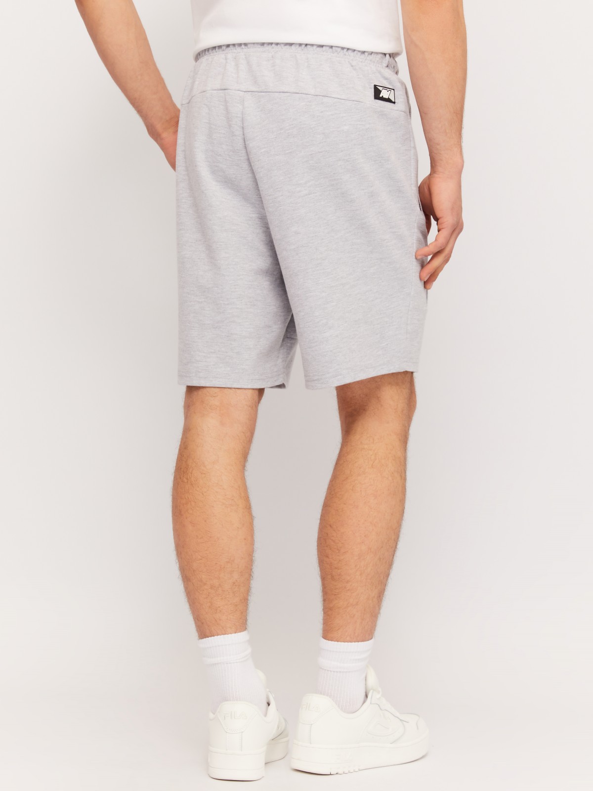 Трикотажные шорты на резинке