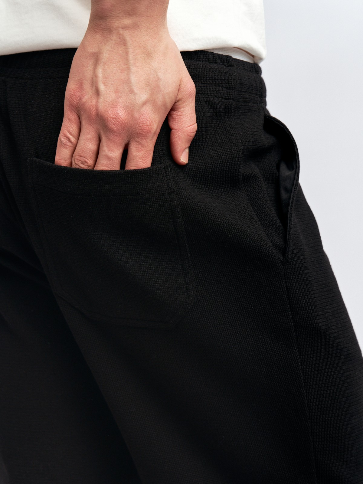 Трикотажные шорты на резинке