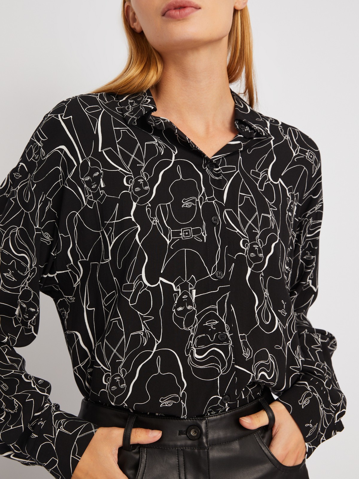 Рубашка оверсайз силуэта из вискозы с принтом zolla 024111162383, цвет черный, размер XS - фото 4