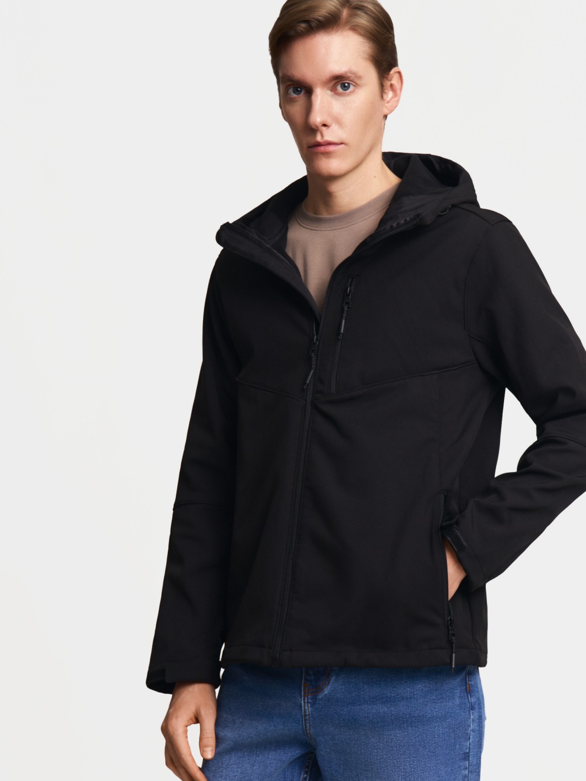 Лёгкая куртка-ветровка без утеплителя с капюшоном