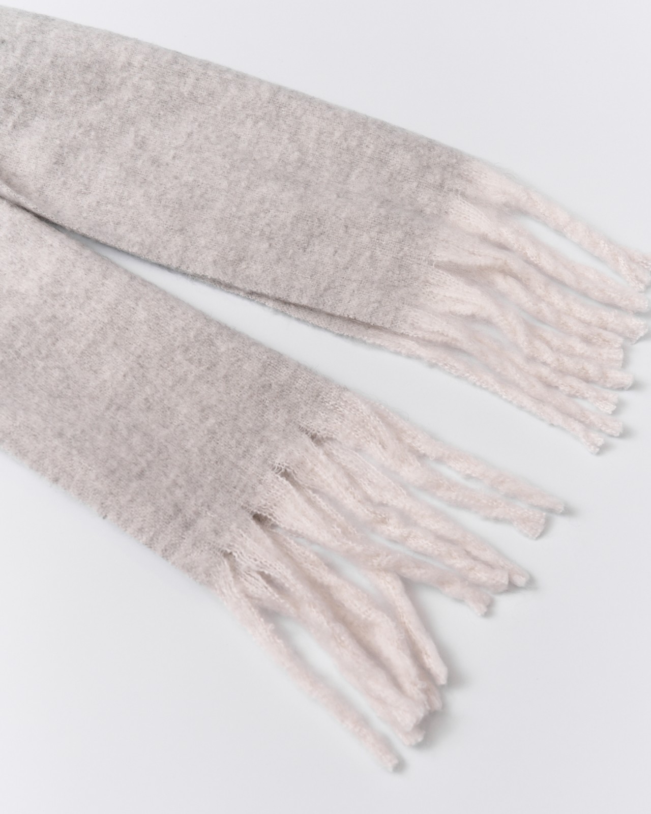 Тёплый шарф с длинной бахромой