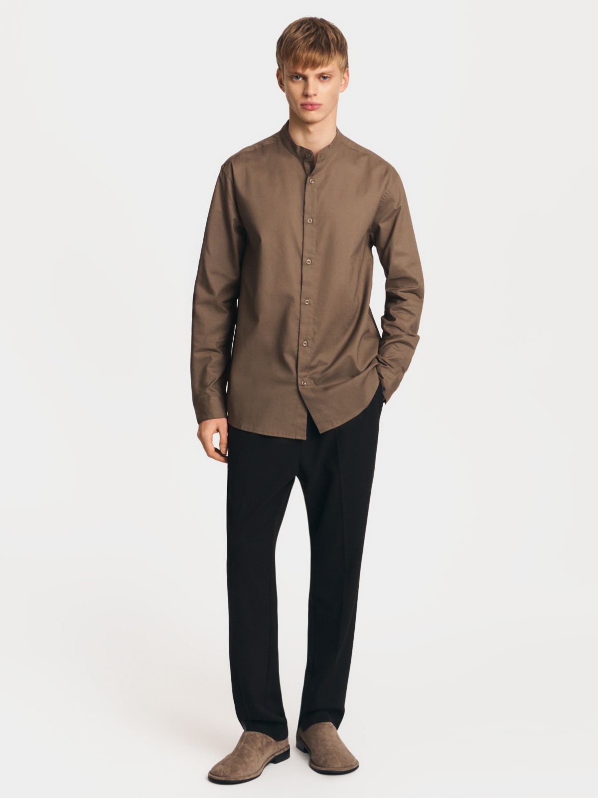 Льняная рубашка с воротником-стойкой