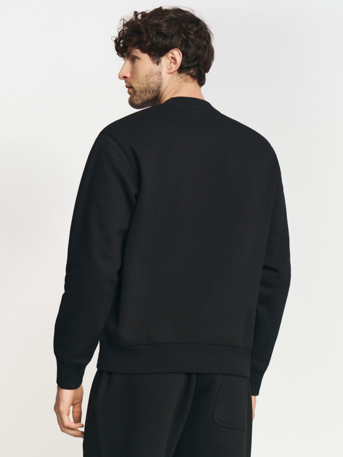 Утеплённый свитшот прямого кроя с длинным рукавом