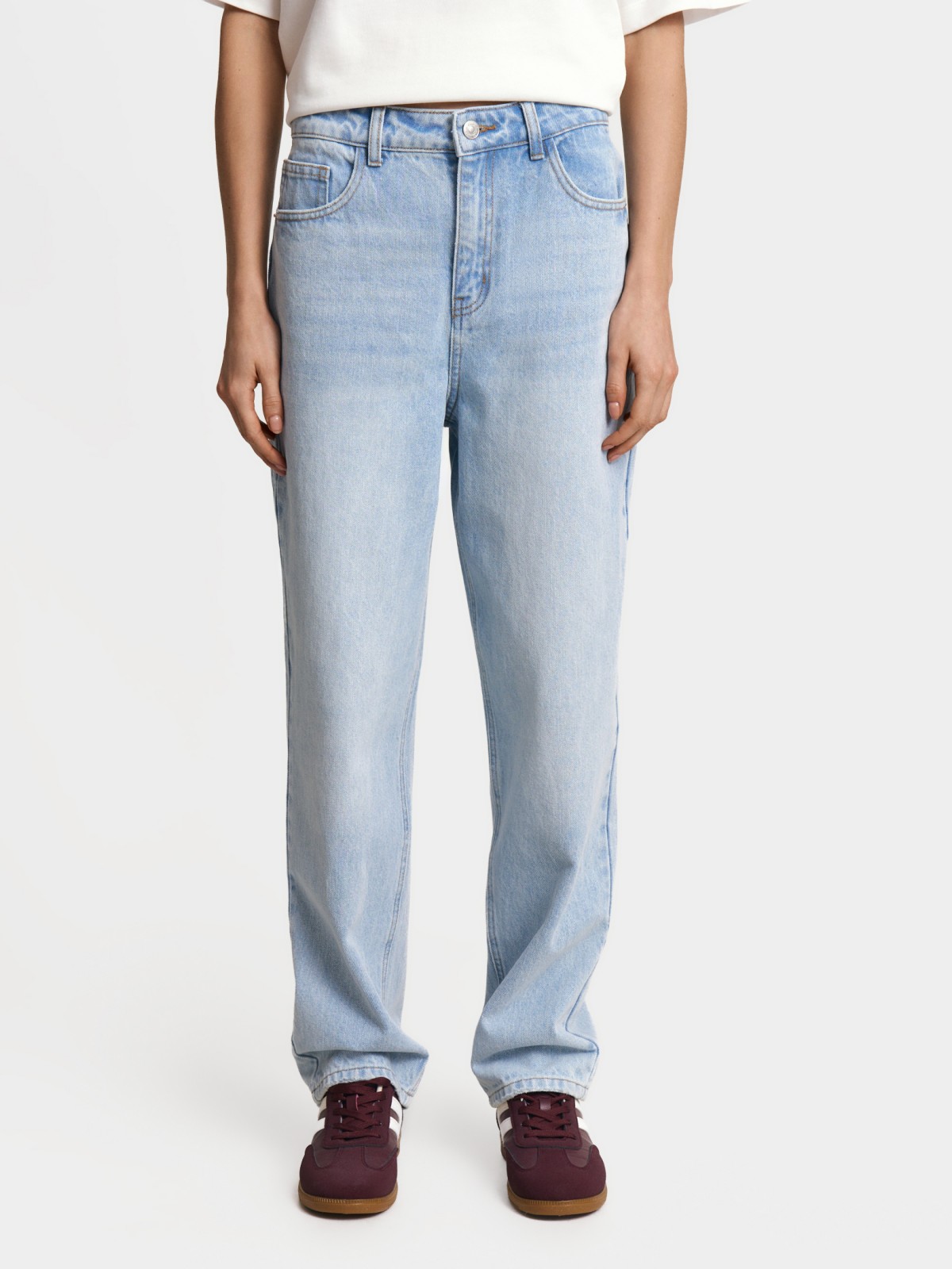 Джинсы силуэта Mom с высокой посадкой