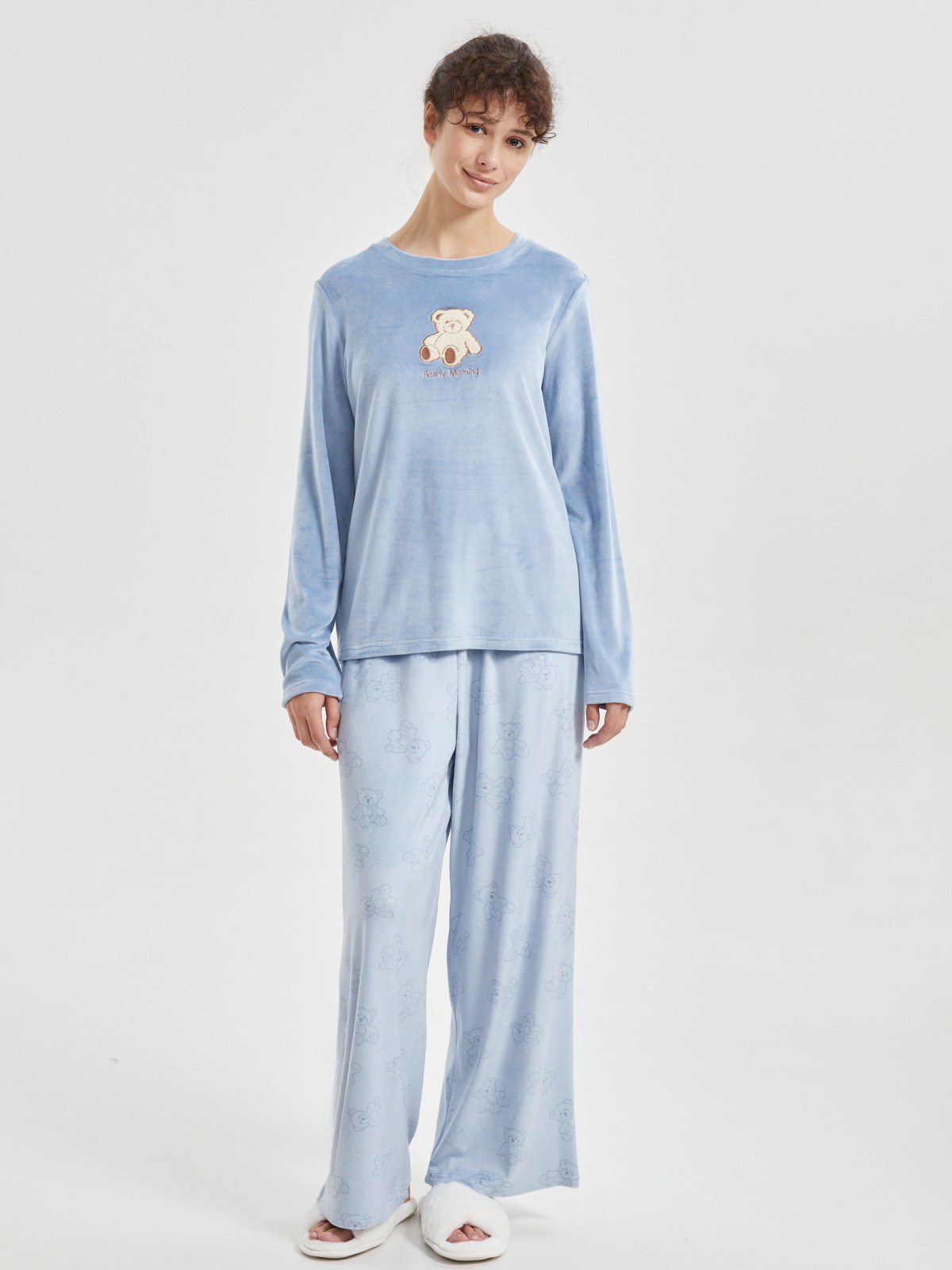 Джемпер-лонгслив из велюра с вышивкой