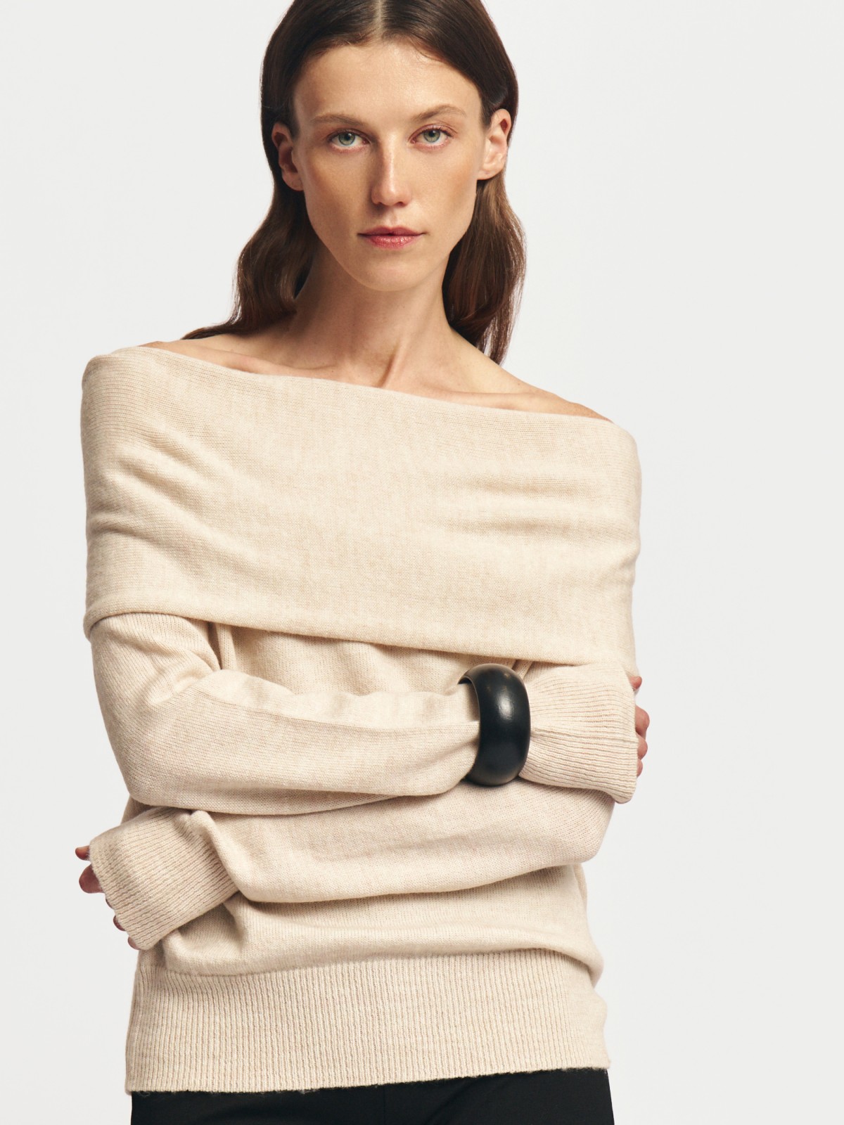 Вязаный джемпер с открытыми плечами