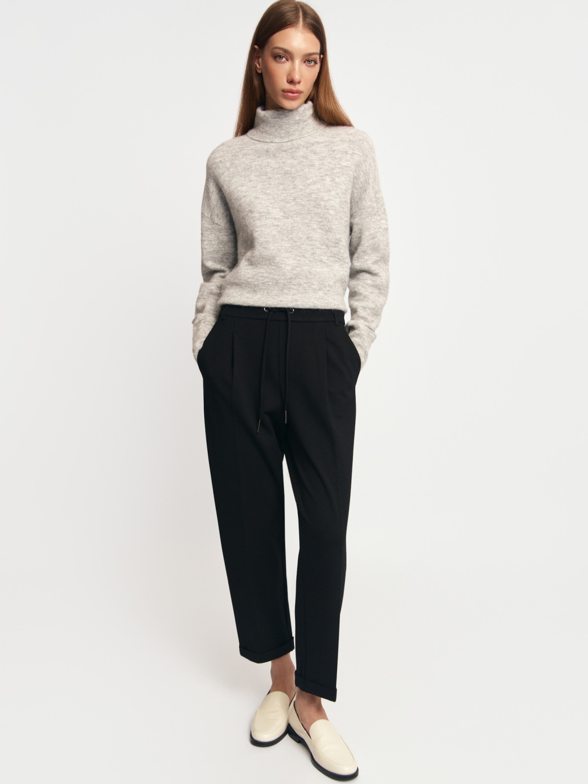 Брюки с поясом на резинке и стрелками