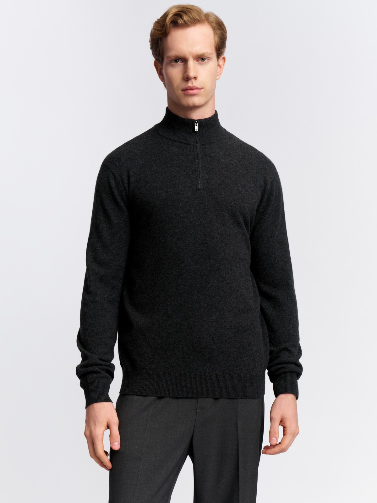 Тонкий шерстяной свитер с горлом на молнии