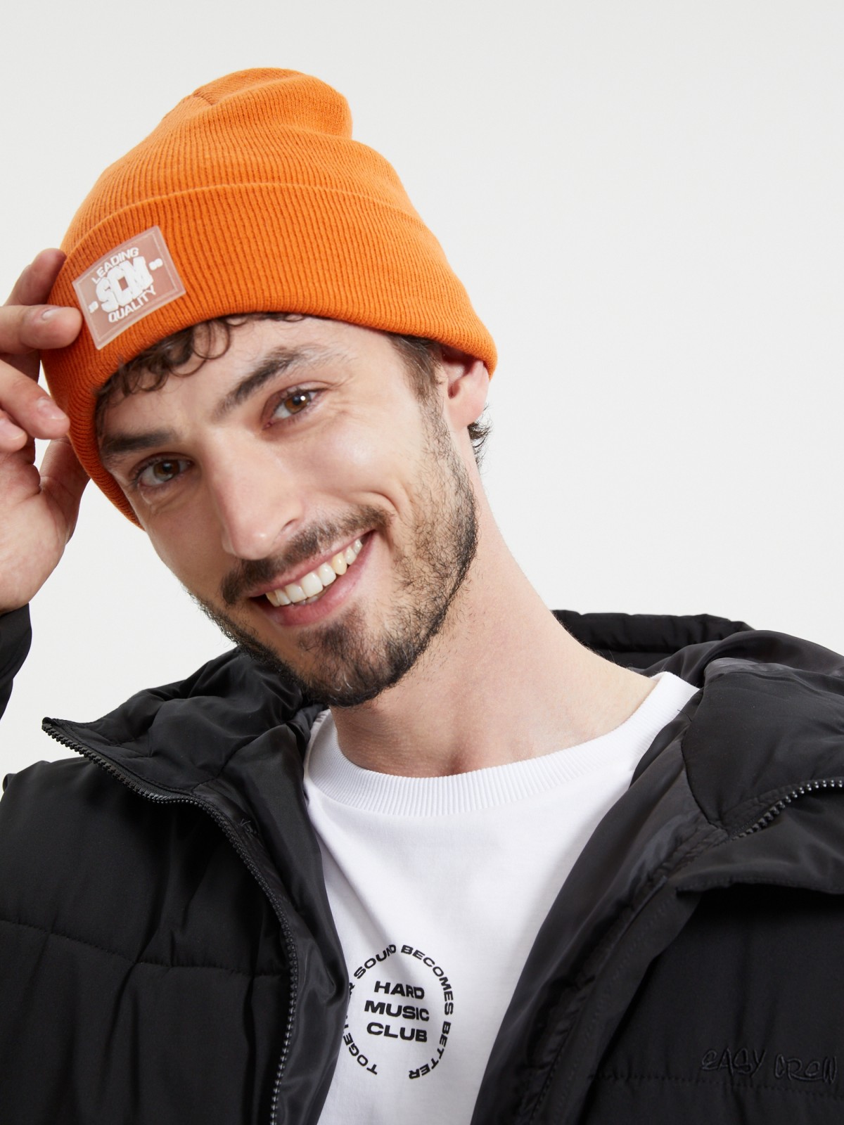 Трикотажная шапка-бини с отворотом