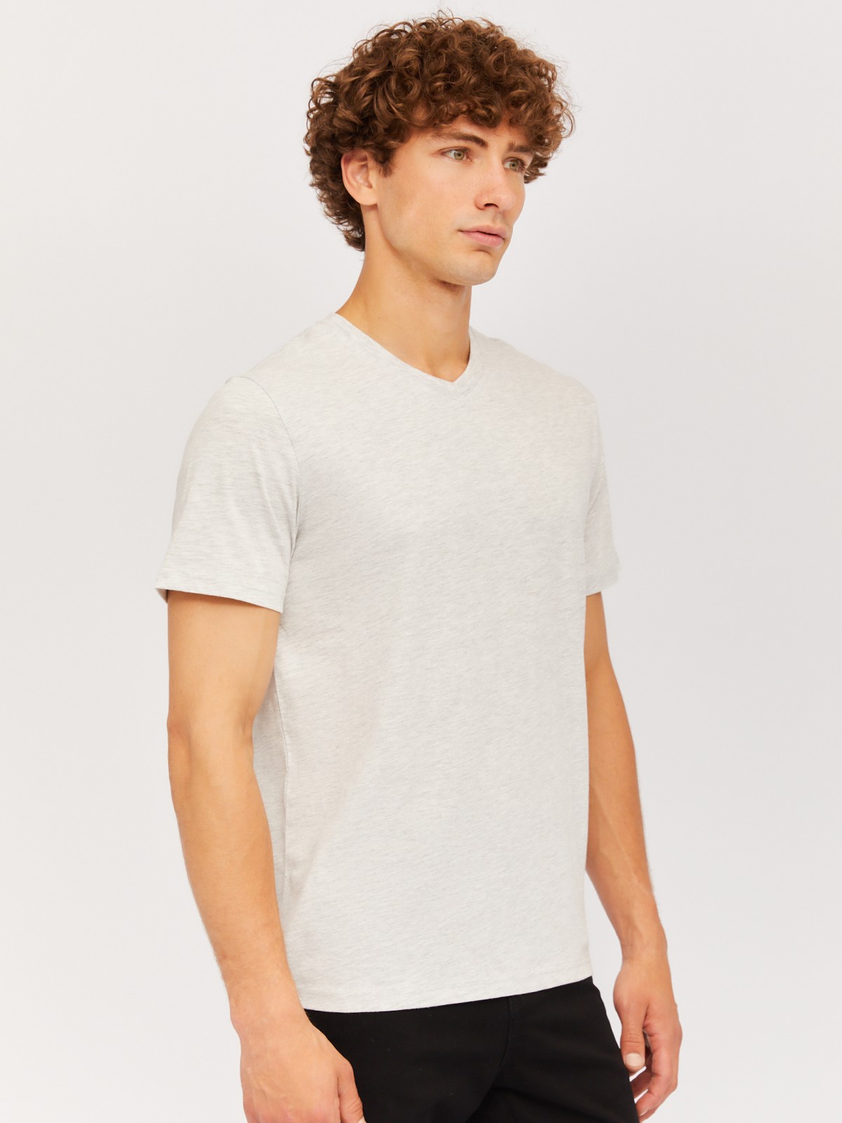 Трикотажная футболка с треугольным вырезом