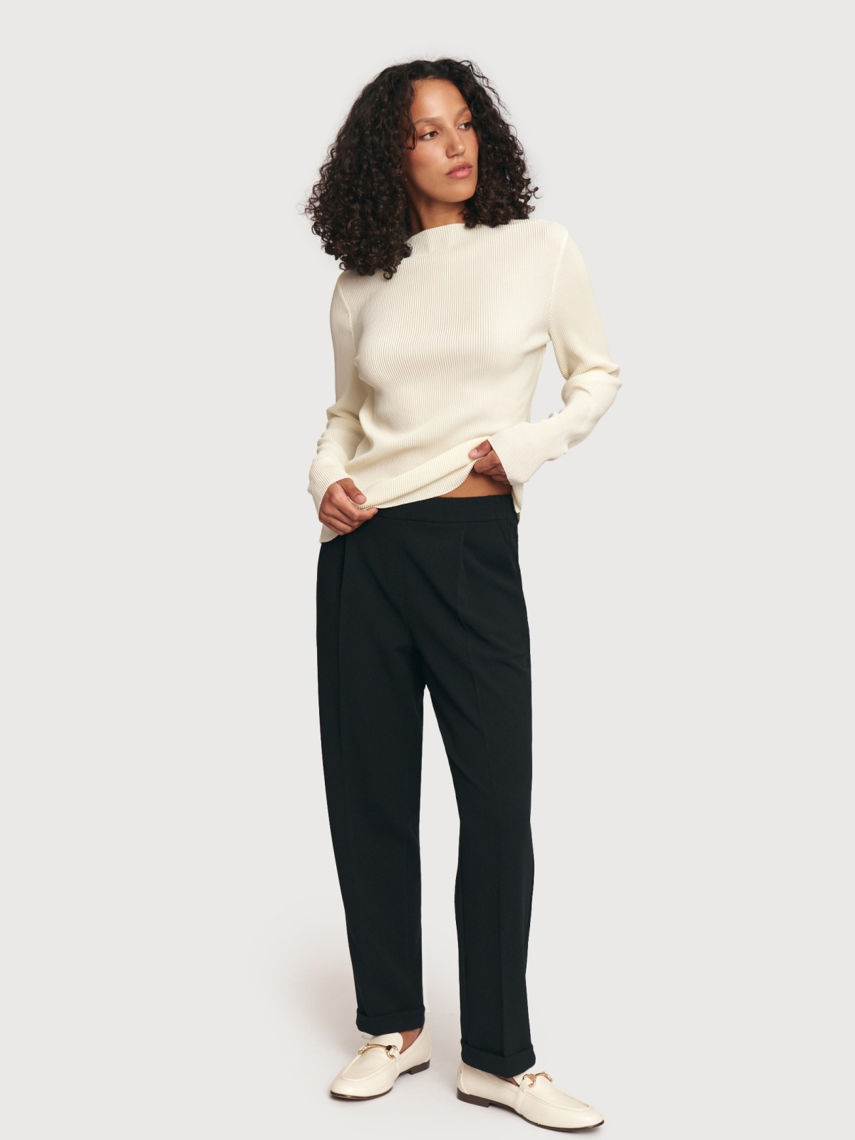 Брюки Carrot на резинке со стрелками