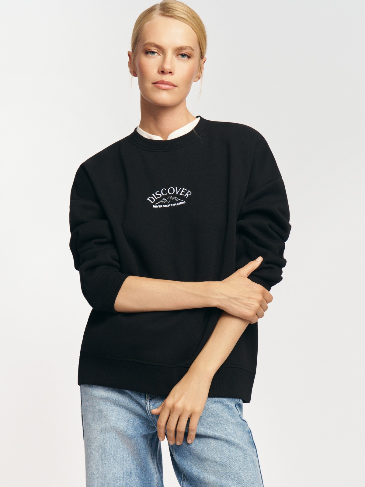 Утеплённый свитшот с вышивкой