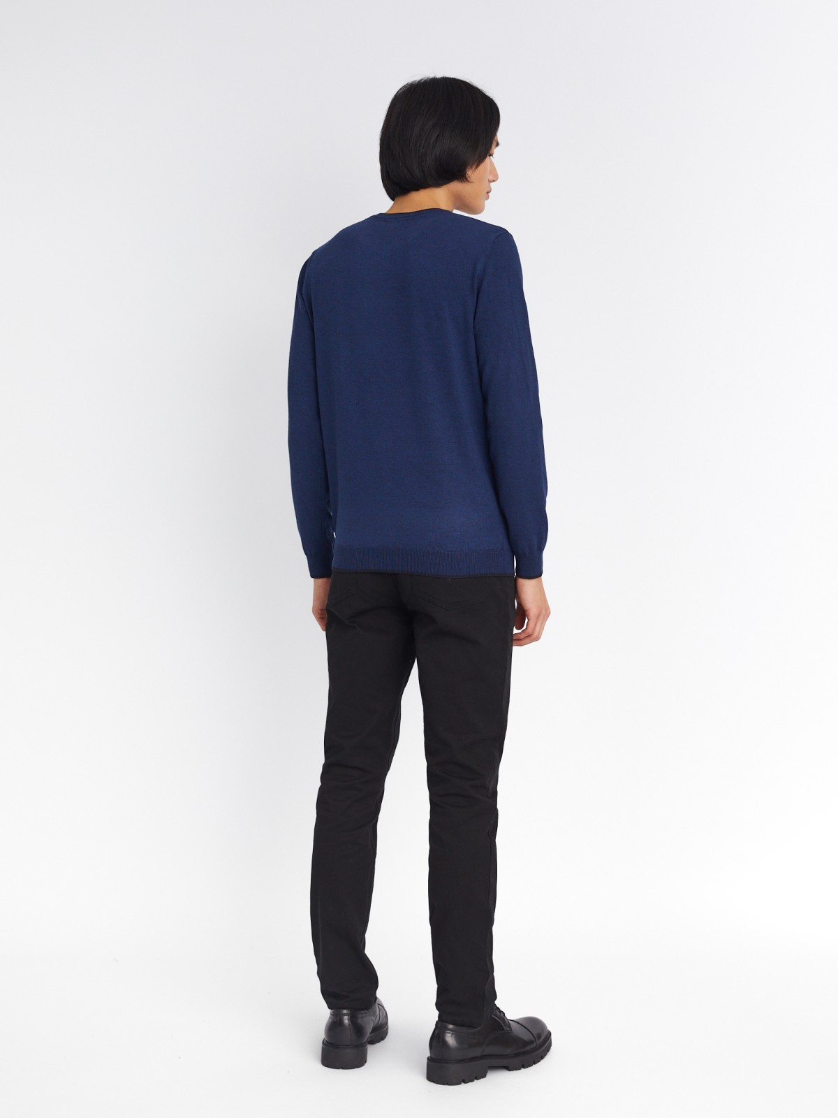 Тонкий трикотажный пуловер с треугольным вырезом и длинным рукавом zolla 213336165022, цвет синий, размер M - фото 6