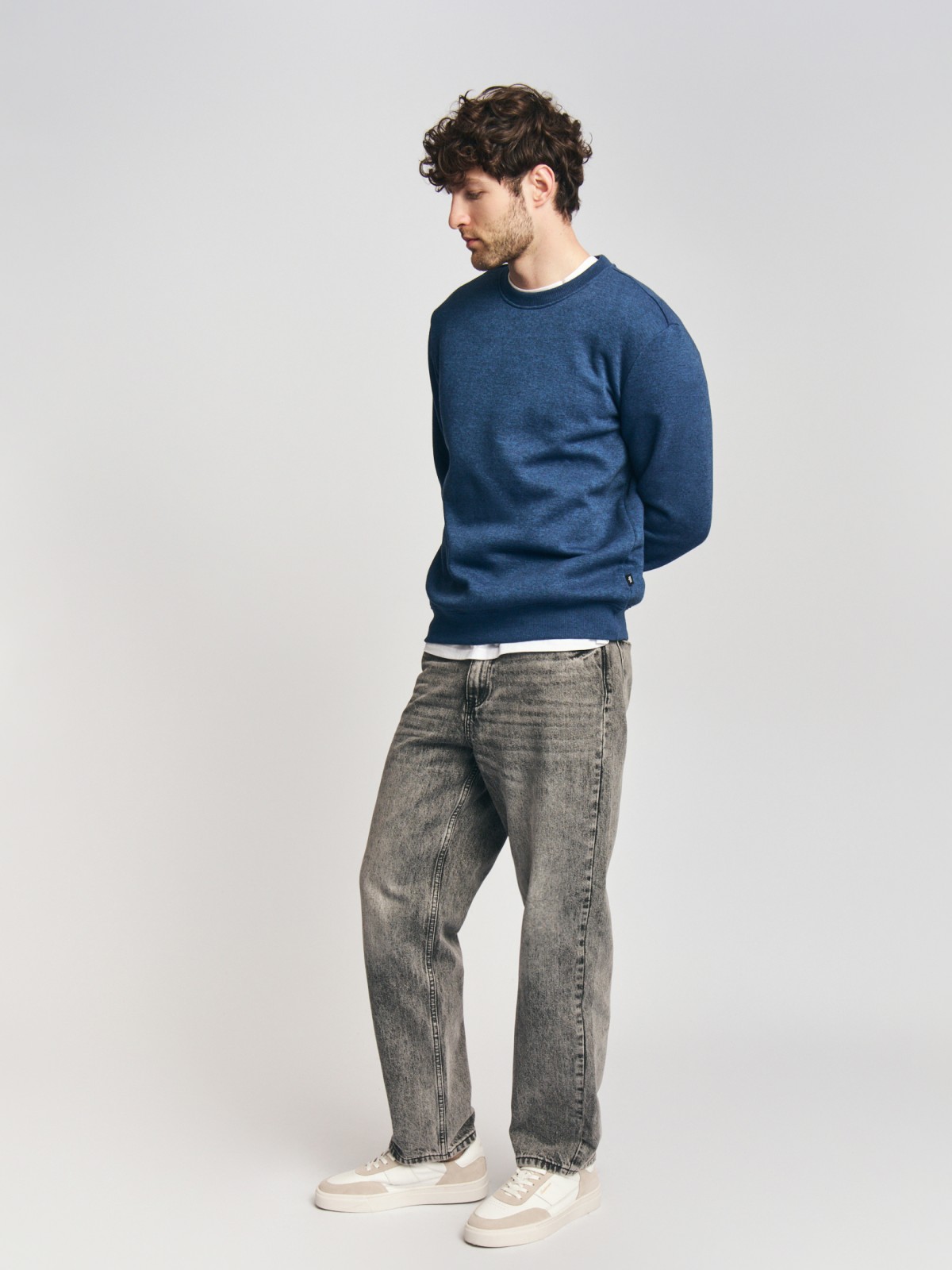 Утеплённый свитшот прямого кроя с длинным рукавом