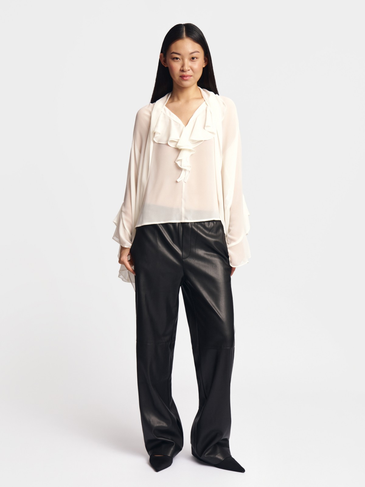 Шифоновая блузка с воланами и бантом