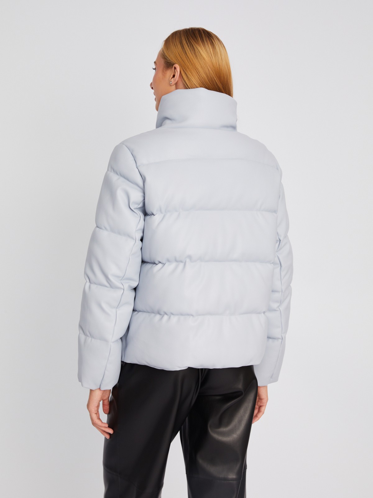 Тёплая стёганая дутая куртка из экокожи с высоким воротником zolla 023335102094, цвет светло-голубой, размер L - фото 6