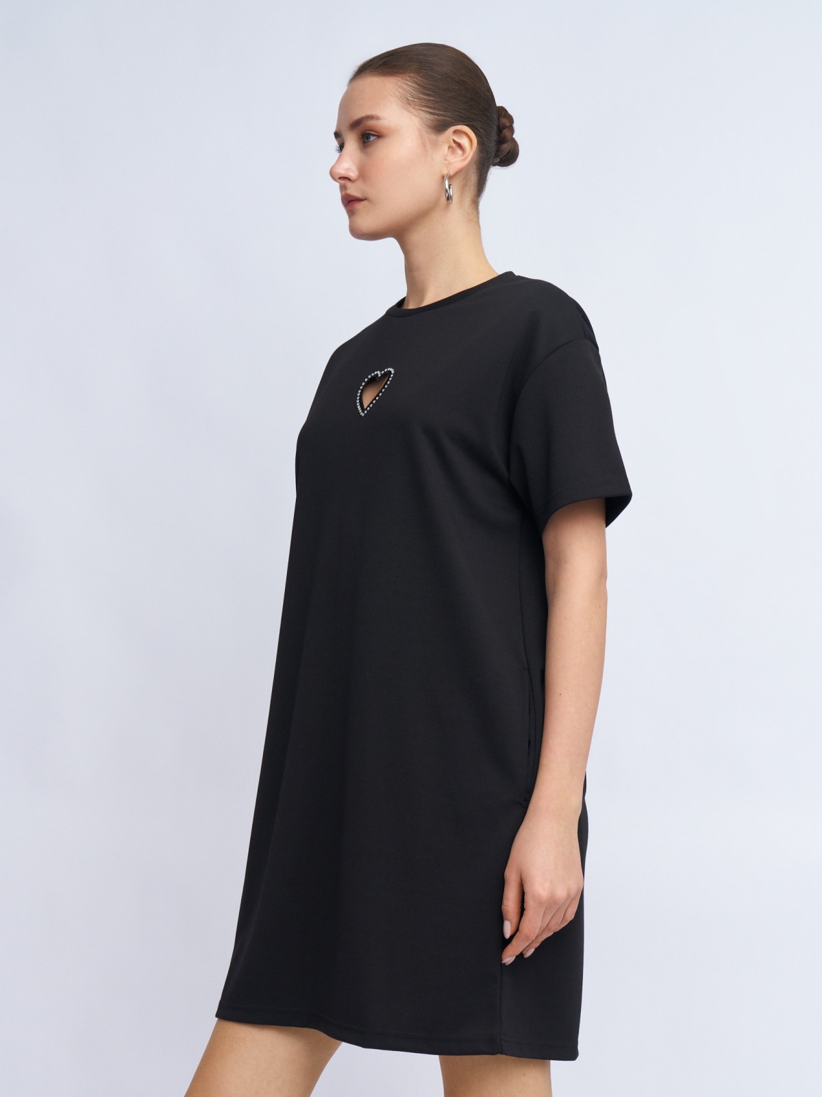 Платье-футболка с коротким рукавом и стразами