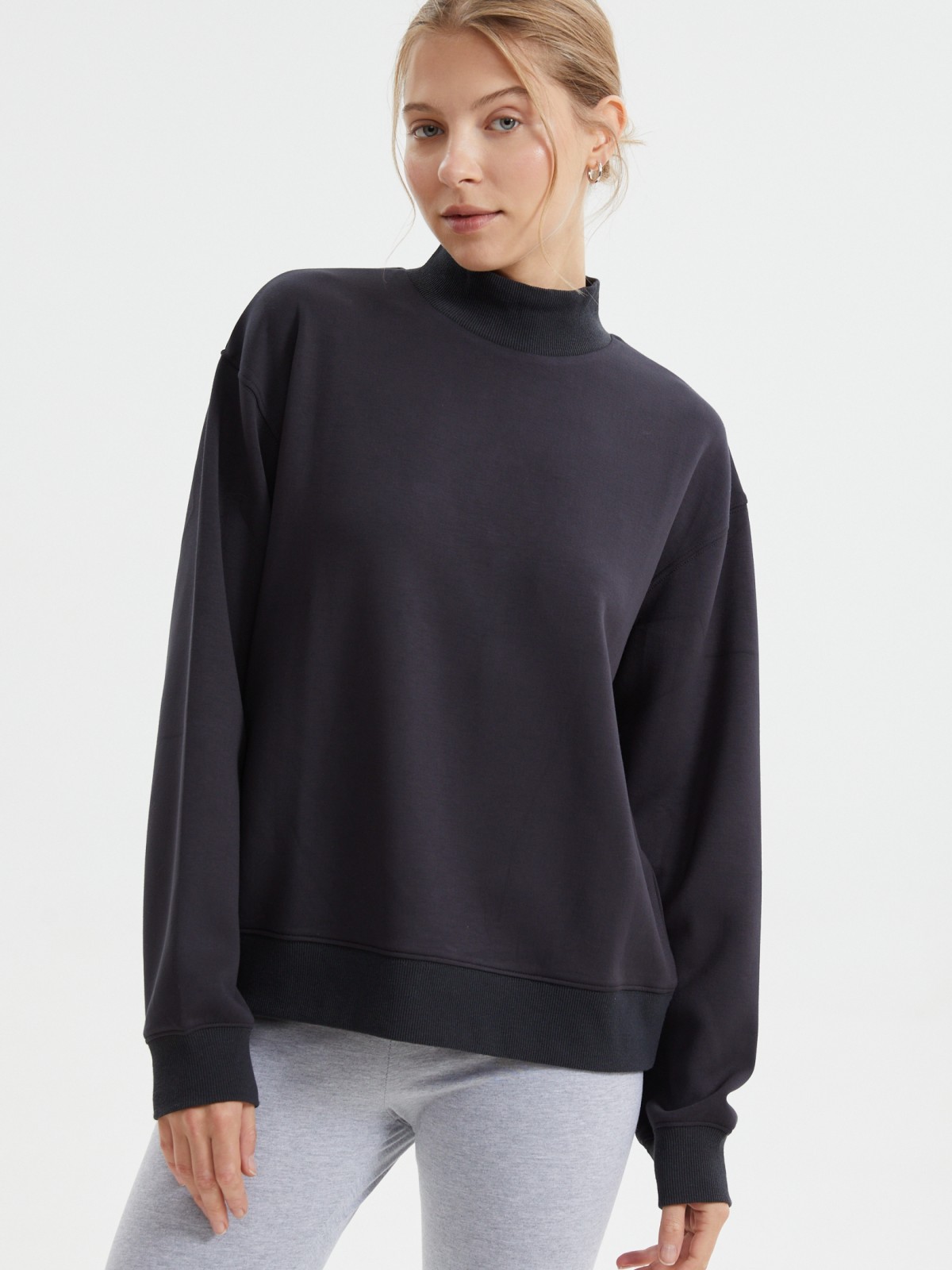 Свитшот с воротником-стойкой