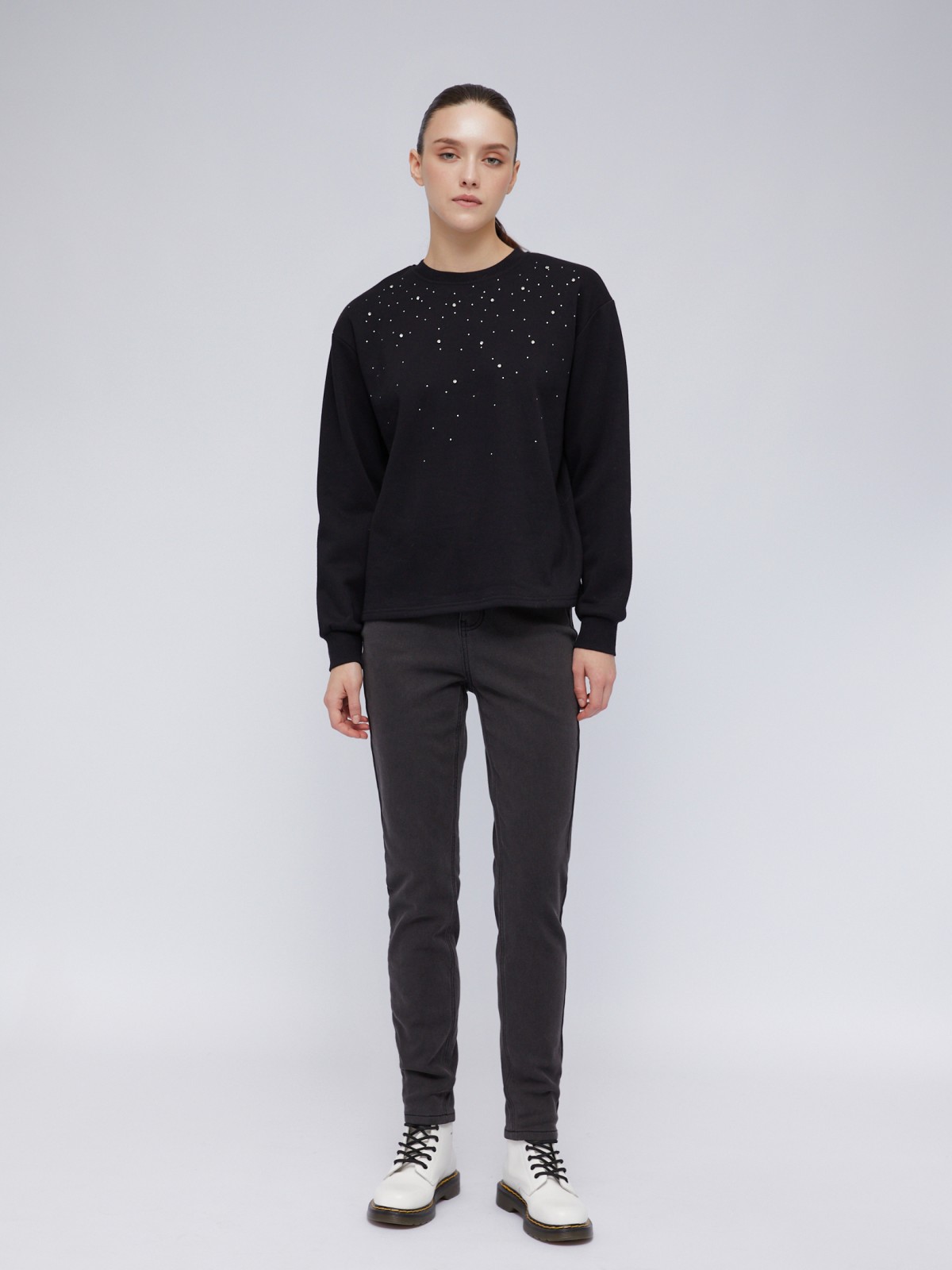 Утеплённый свитшот со стразами