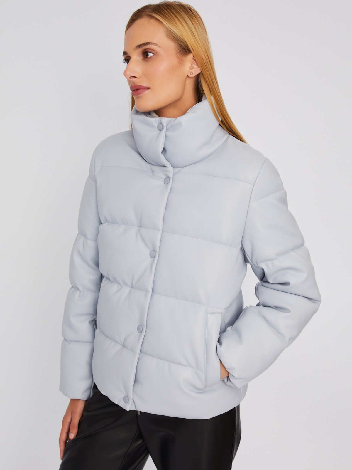 Тёплая стёганая дутая куртка из экокожи с высоким воротником zolla 023335102094, цвет светло-голубой, размер L - фото 3