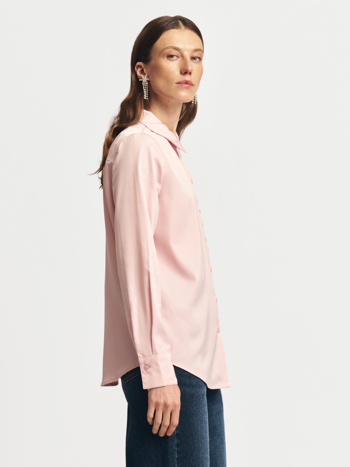 Атласная прямая рубашка с длинным рукавом