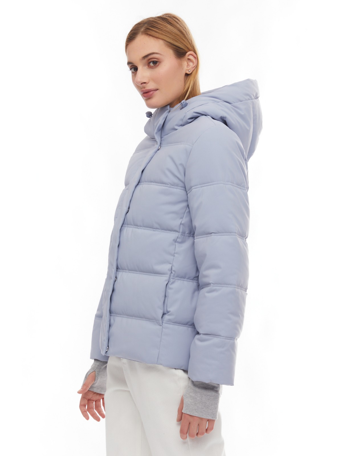 Утеплённая стёганая куртка укороченного фасона с капюшоном zolla 024125102064, цвет светло-голубой, размер XS - фото 4