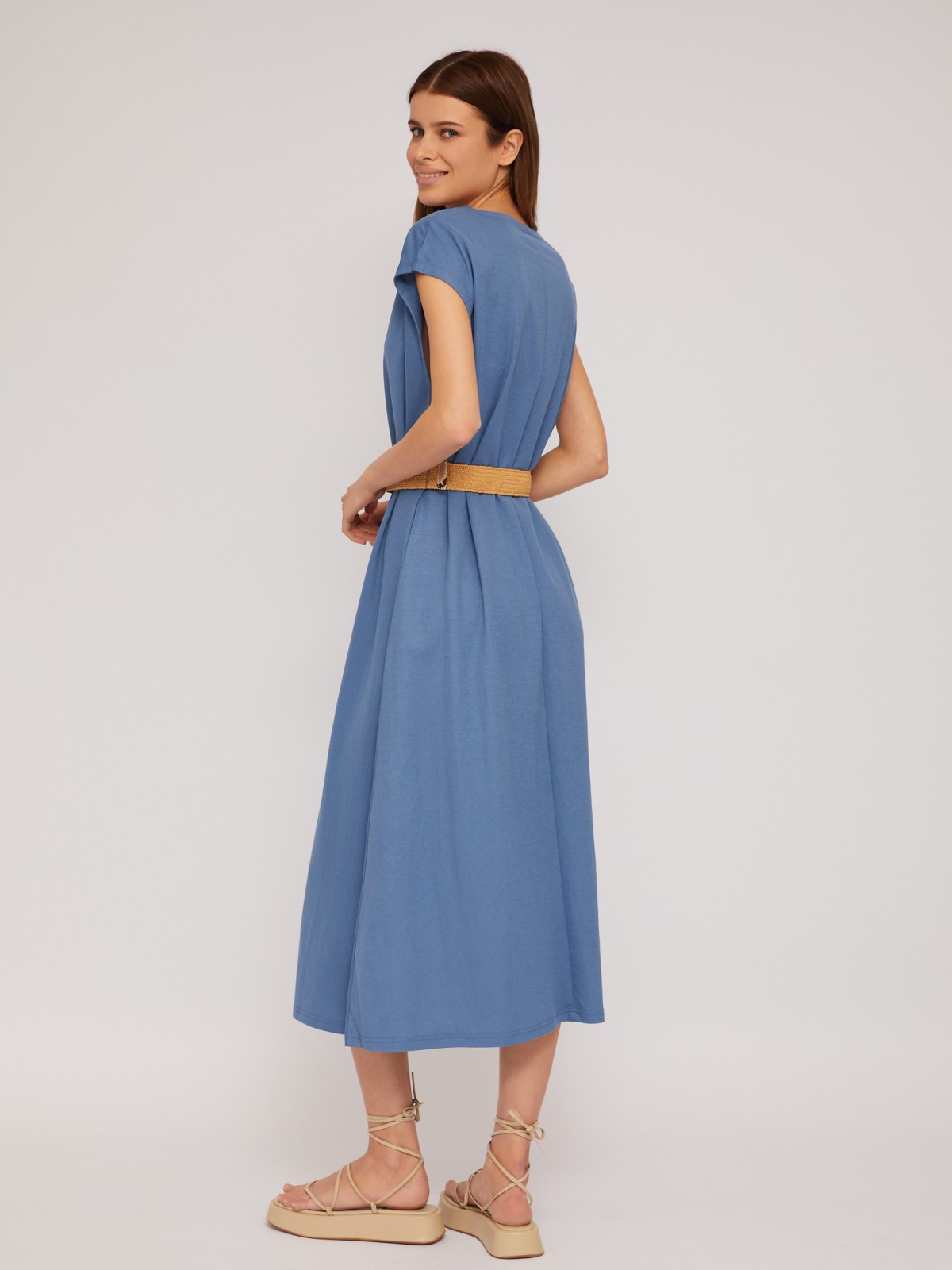 Трикотажное платье-футболка миди с плетёным ремнём zolla 02423819F042, цвет голубой, размер XS - фото 6