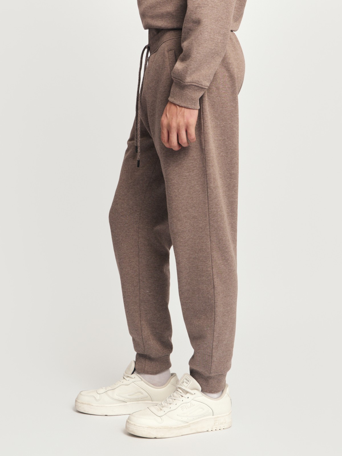 Тёплые трикотажные брюки-джоггеры с начёсом