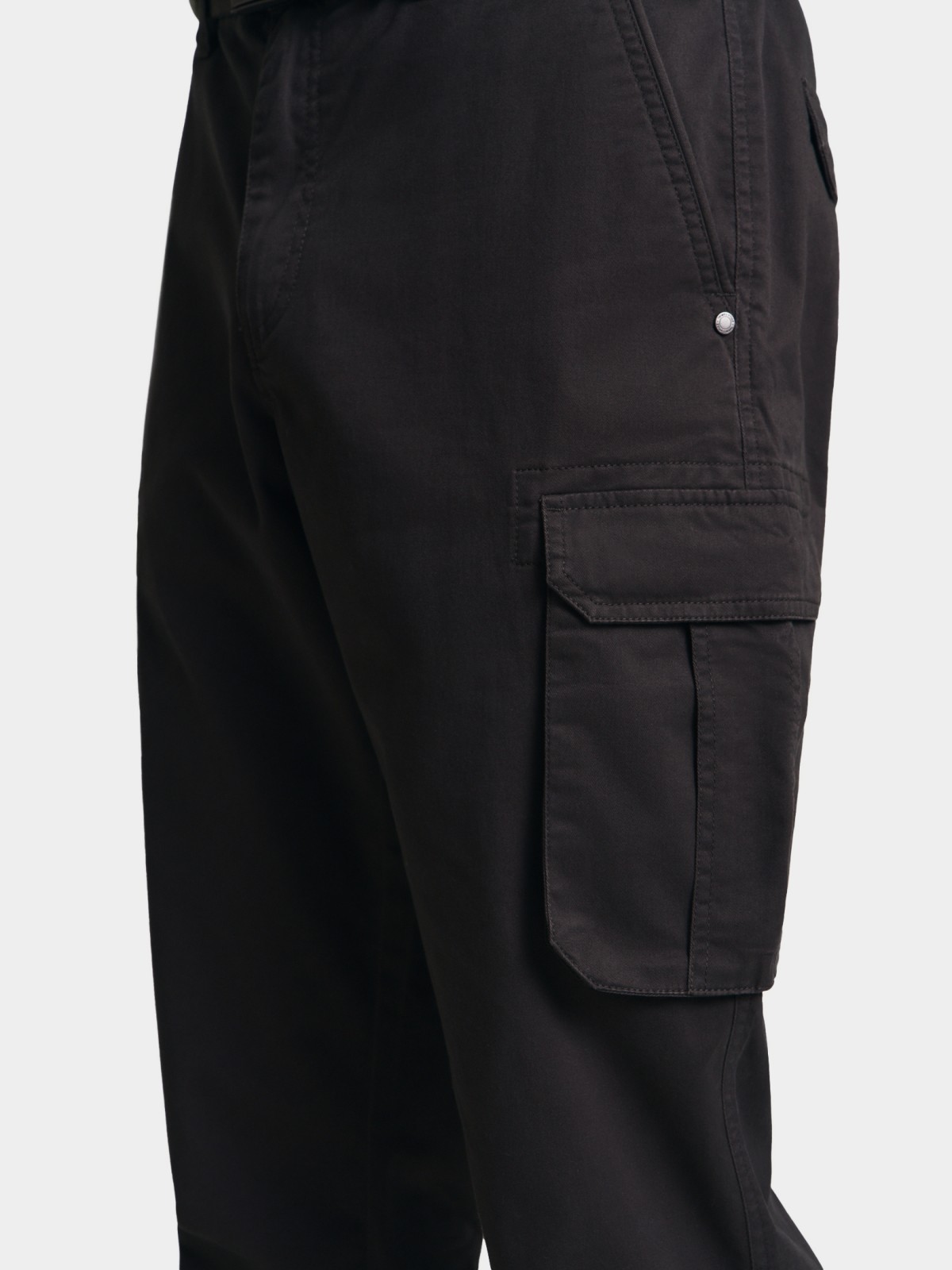 Брюки из хлопка с карманами карго и ремнём