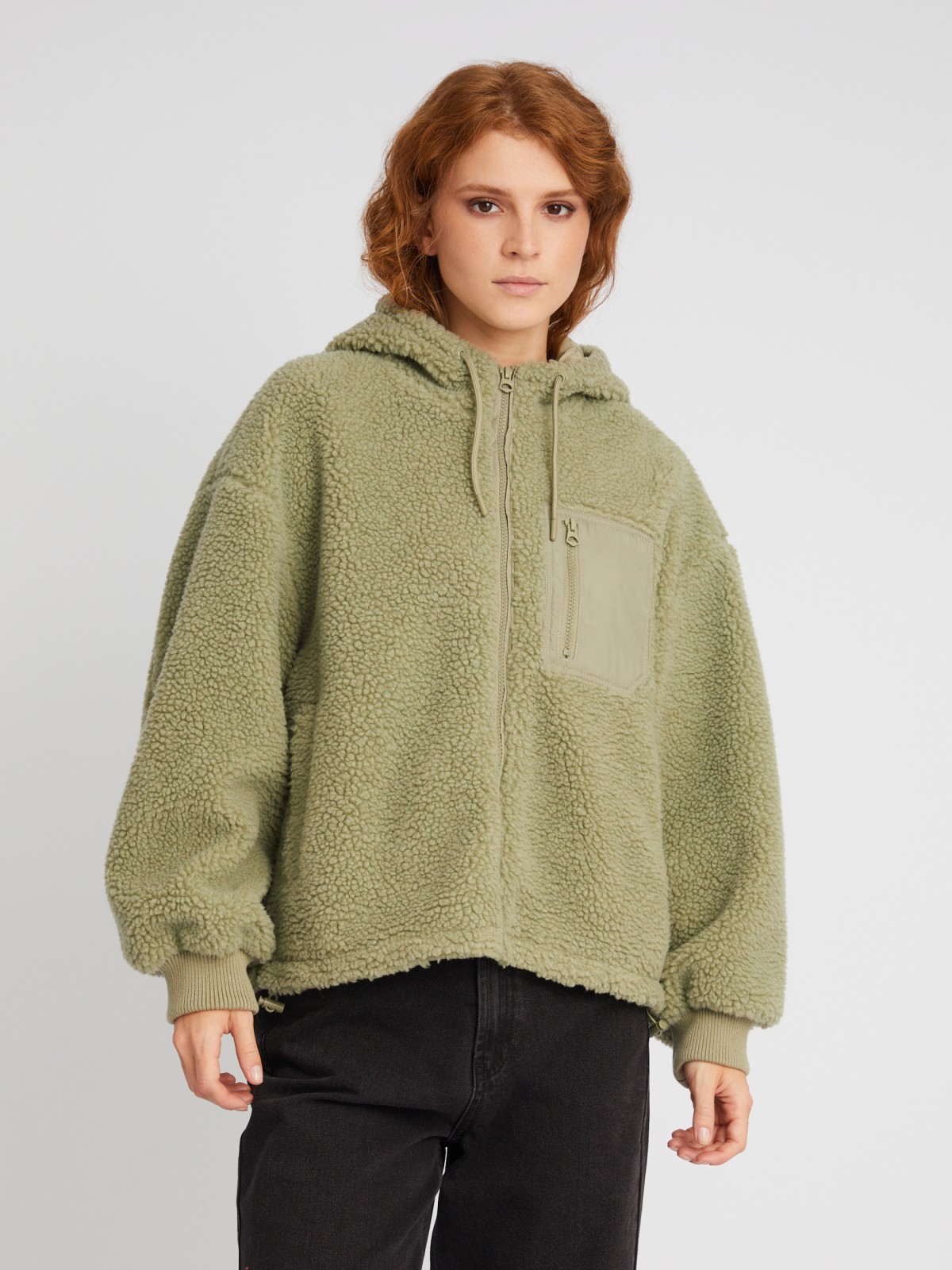 Тёплая шуба-бомбер оверсайз силуэта из искусственного меха с капюшоном