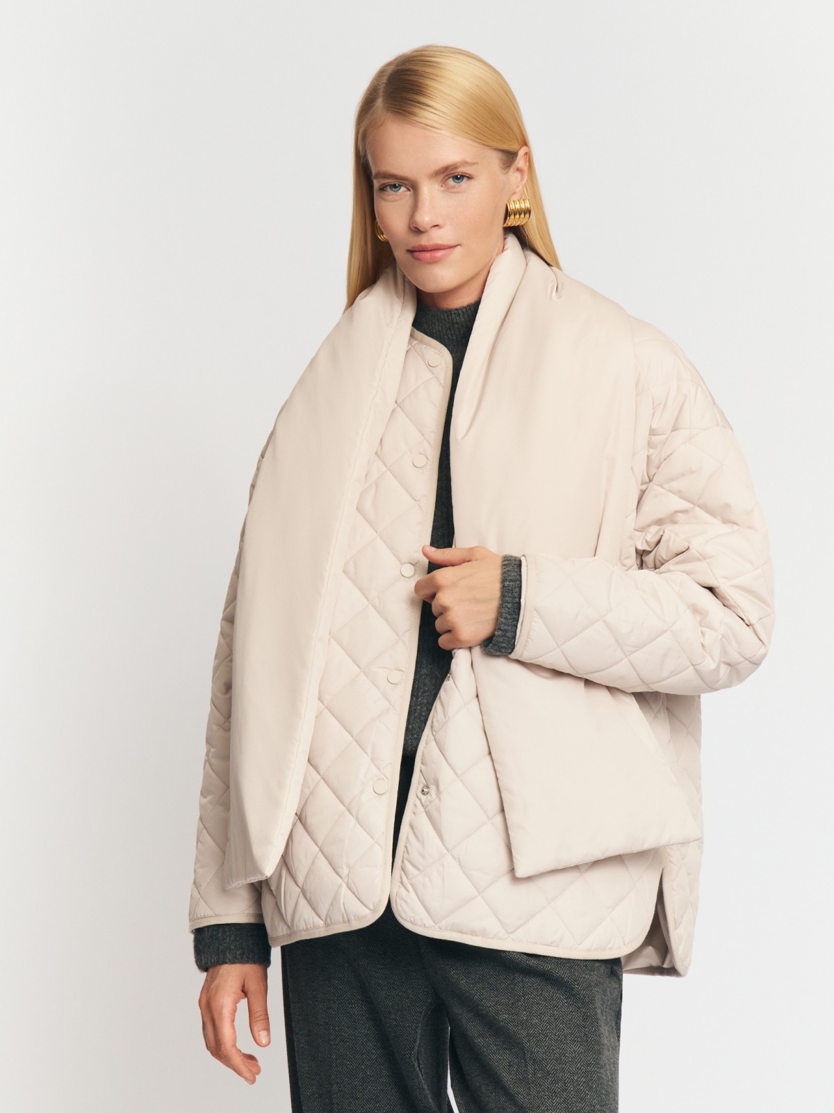 Утеплённая стёганая куртка на синтепоне с шарфом