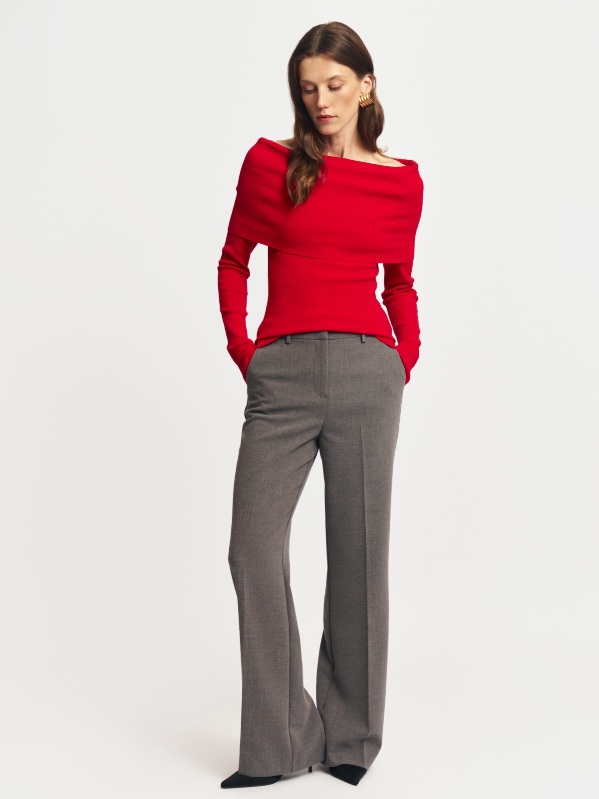 Трикотажный джемпер с открытыми плечами