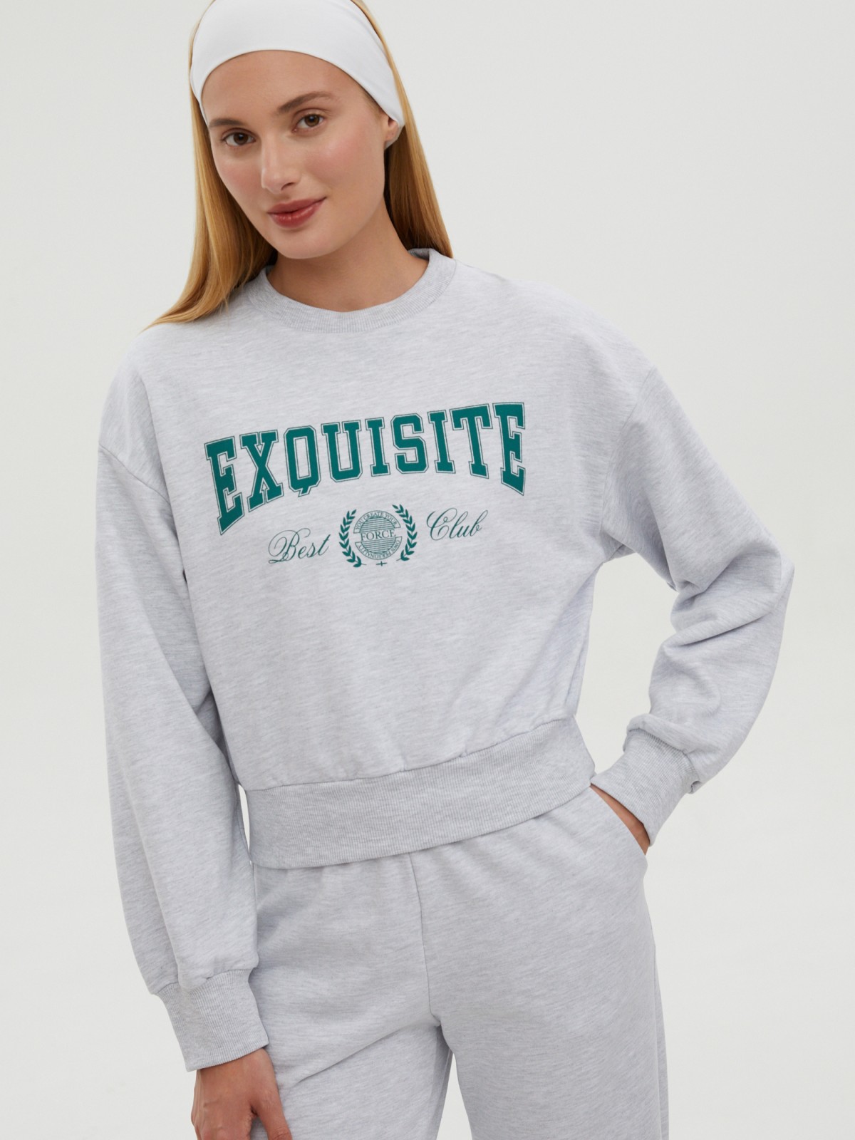 Короткий утеплённый свитшот с начёсом и принтом