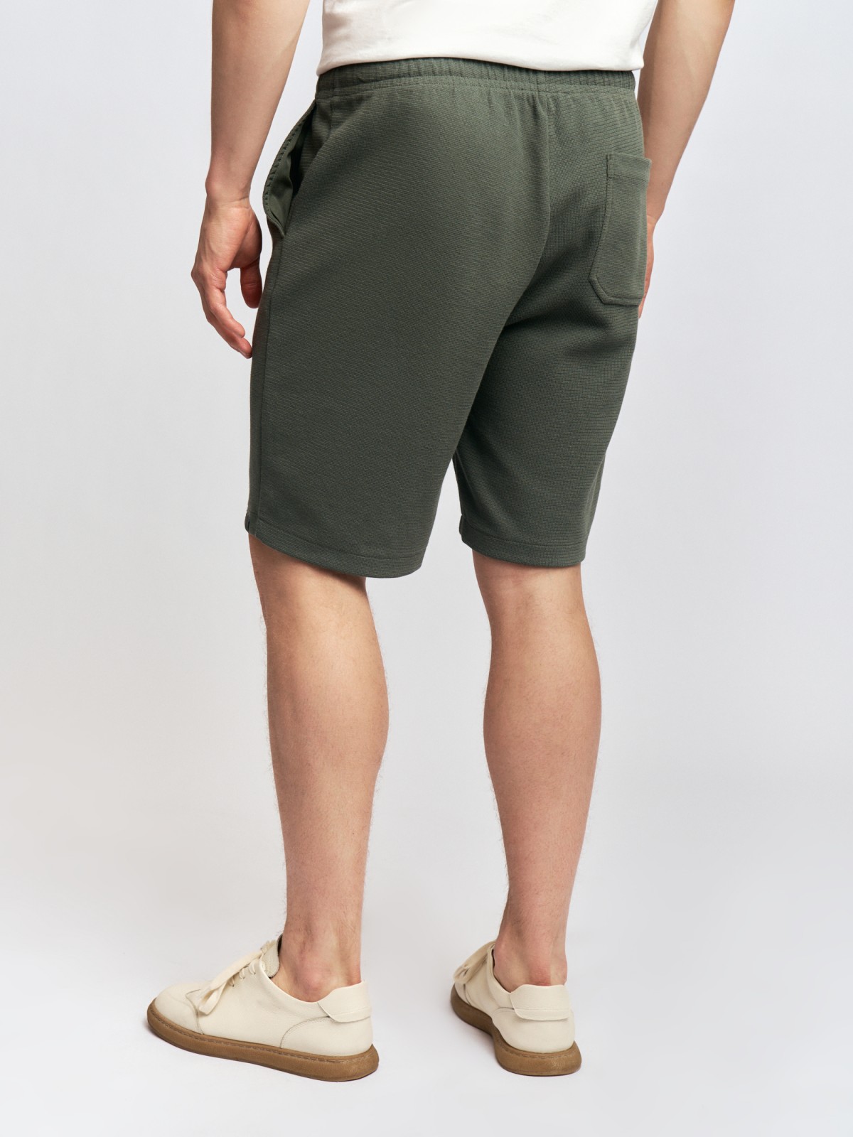 Трикотажные шорты на резинке