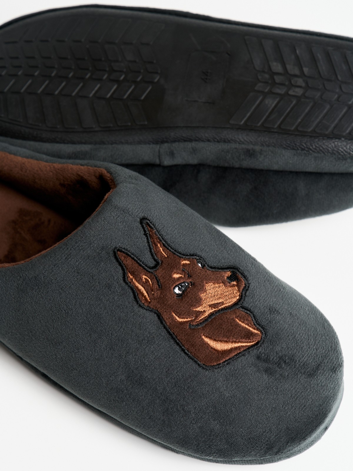 Домашние тапочки из плюша с вышивкой