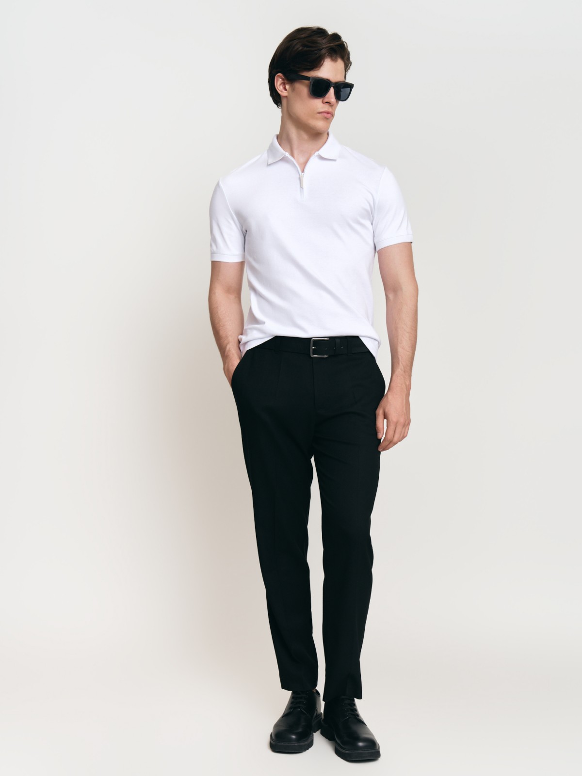 Брюки силуэта Carrot со стрелками